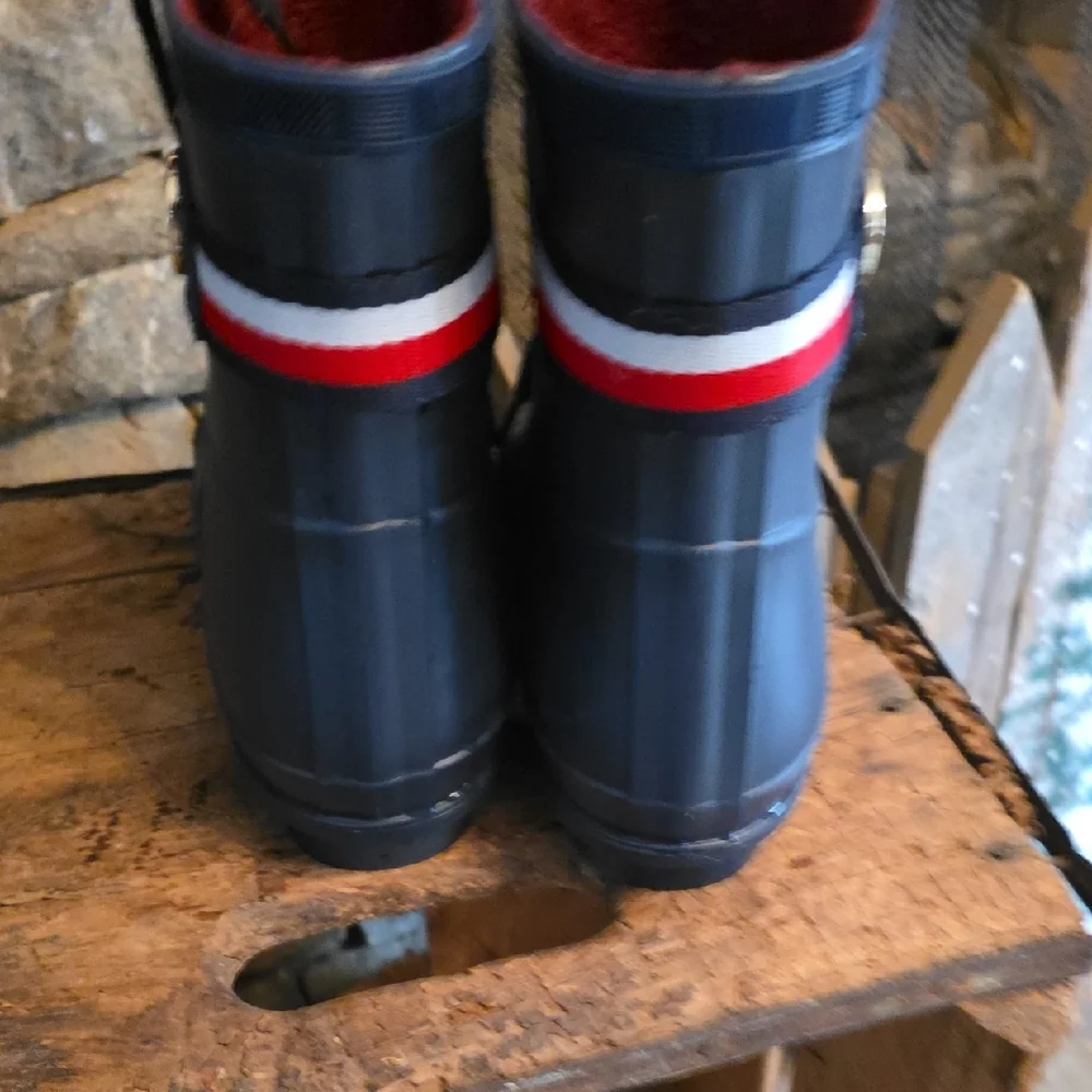 Tommy Hilfiger Black Combat Style Rain Boots with Red Interior